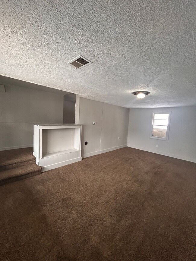 Building Photo - 815 Harmar St