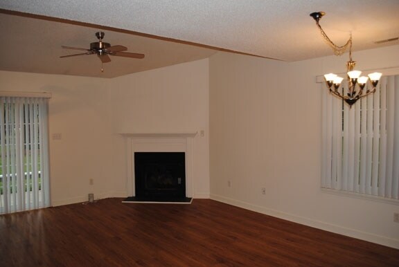 Foto del edificio - 3122 Country Club Rd