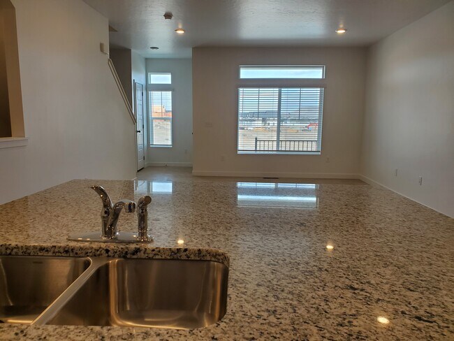 Foto del edificio - 4350 W Dixon Way