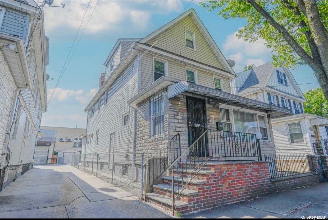Primary Photo - 146-06 105th Ave