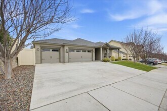 Building Photo - 368 Wishkah Dr