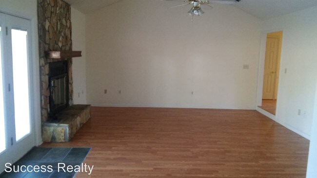 Building Photo - 110 Willow Gln