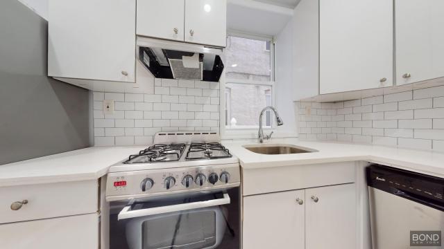 Building Photo - 2 bedroom in Brooklyn NY 11222