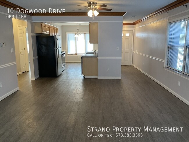 Building Photo - 10 Dogwood Dr