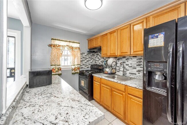 Foto del edificio - 1020 E 229th St