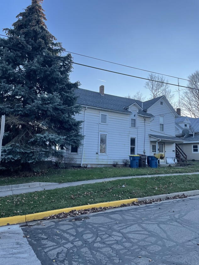 Primary Photo - 113 Williams St
