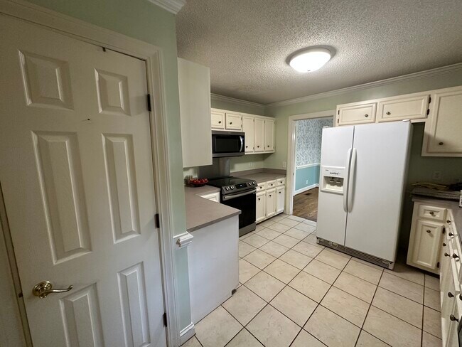 Kitchen - 874 Corbett St