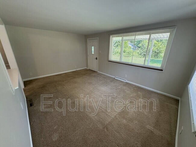 Building Photo - 10541 Eltzroth Rd