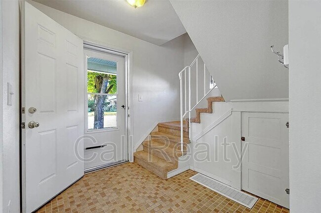 Foto del edificio - 2423 E Everett Ave