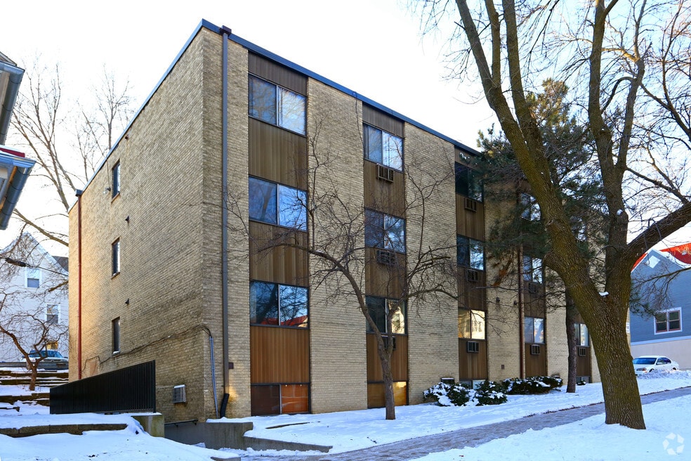 126-128 S Franklin St