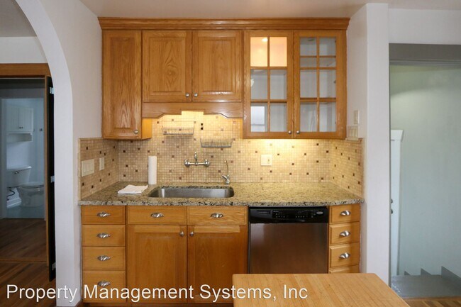 Building Photo - 2 br, 1 bath House - 564 E. Redondo Ave. (...