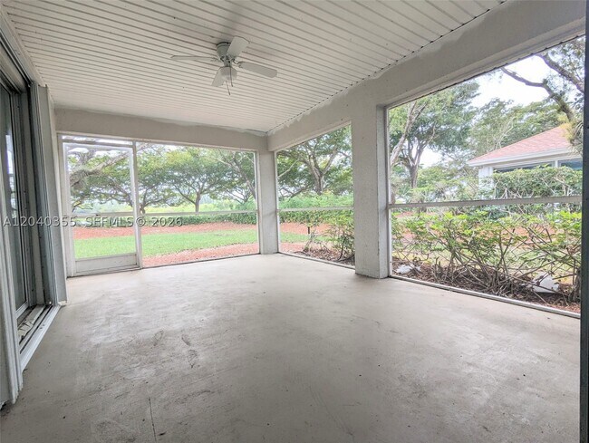 Foto del edificio - 532 SE 21st Dr