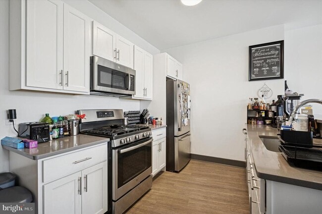 Building Photo - 124 Levering St