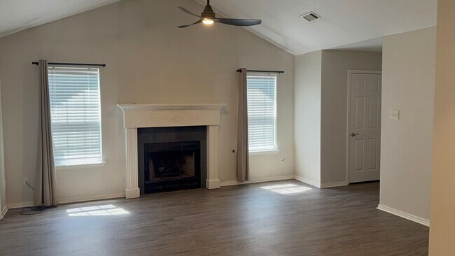 Sala de estar - 5708 Whitney Cir