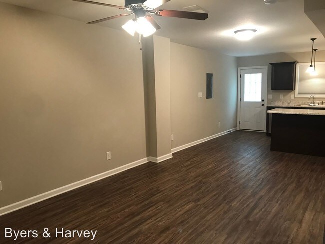 Building Photo - 1560 E Knollwood Cir
