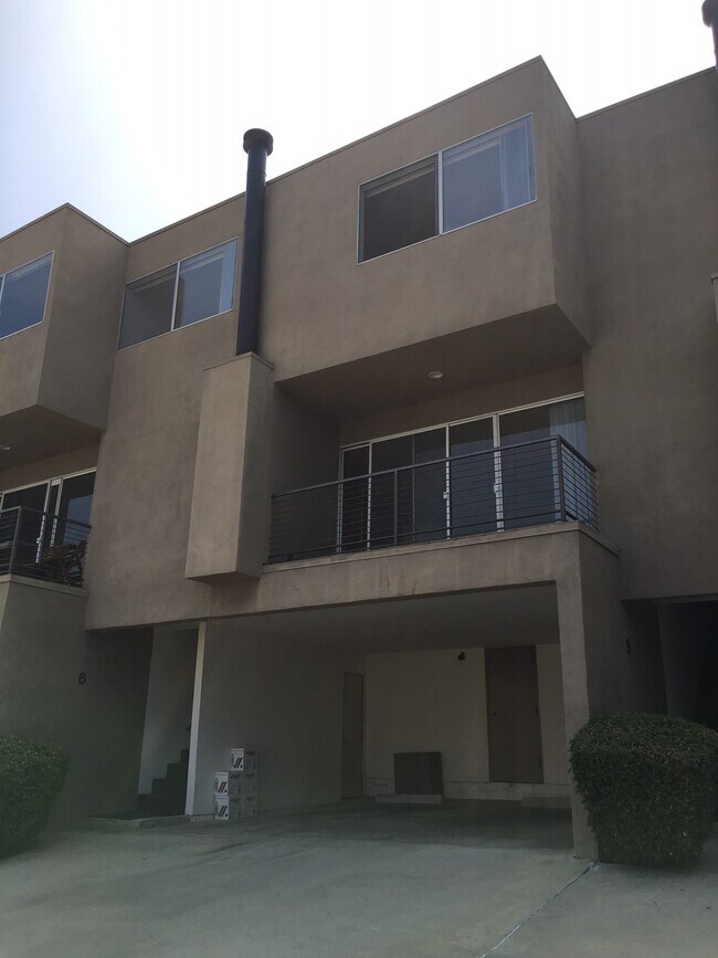 Building Photo - 1733 Lucile Ave