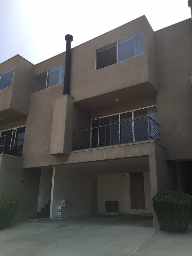 Building Photo - 1733 Lucile Ave