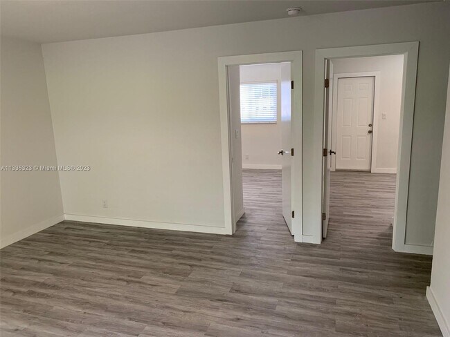 Foto del edificio - 228 SW 8th St
