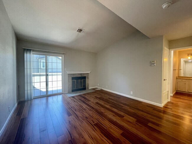 Foto del edificio - 480 Canyon Oaks Dr