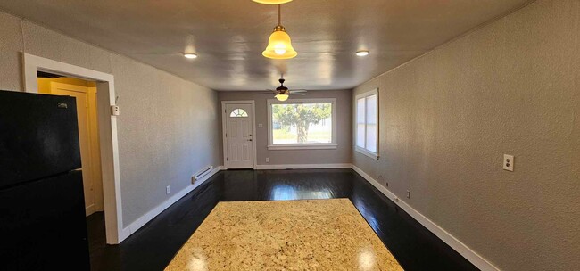 Building Photo - This adorable, newly remodeled home is rea...