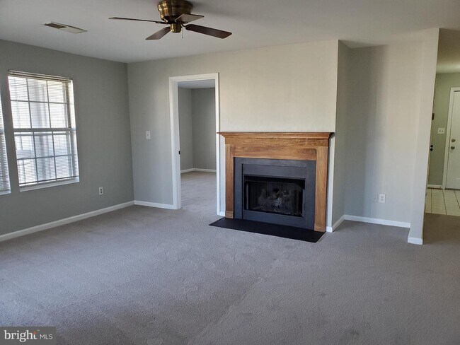 Building Photo - 8091 Lacy Dr