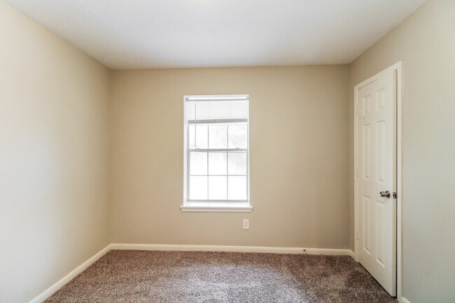 Foto del edificio - 6402 Mountain Pines Ln