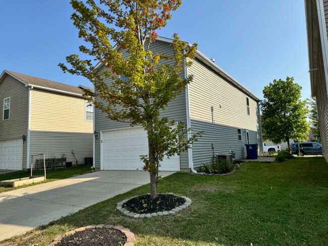 Building Photo - 10124 Golden Dr