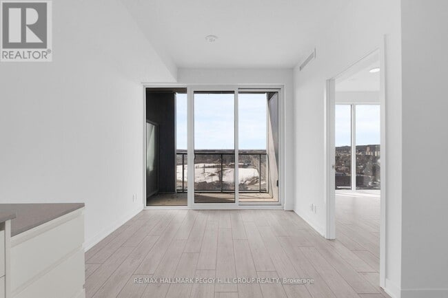 Building Photo - 39 Mary St