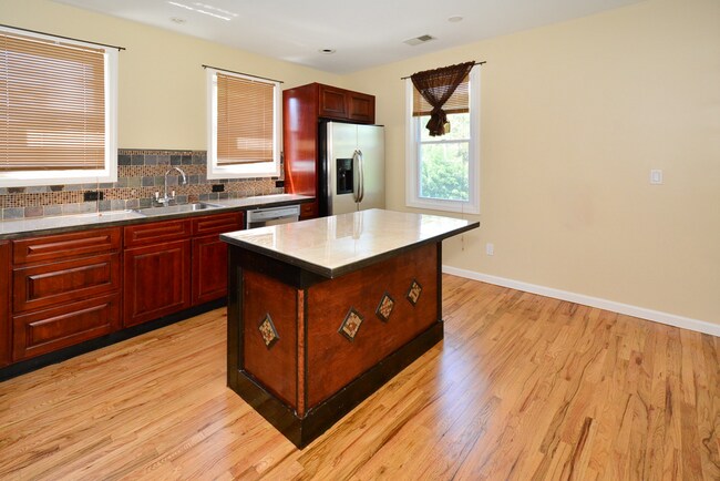 Building Photo - 383 Schuyler Ave