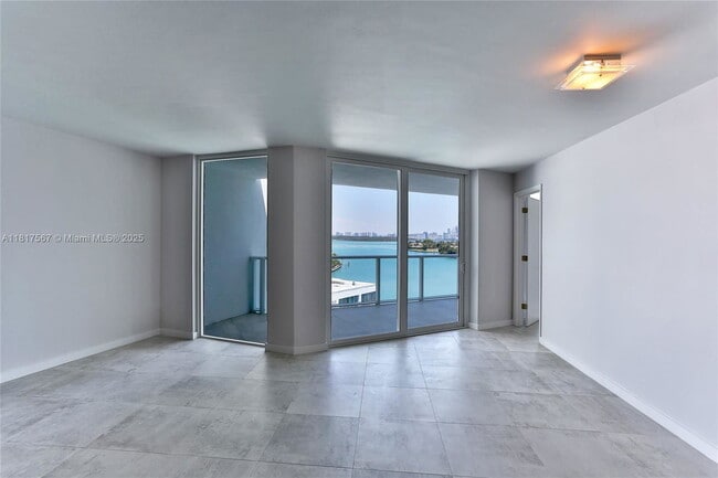 Building Photo - 9821 E Bay Harbor Dr