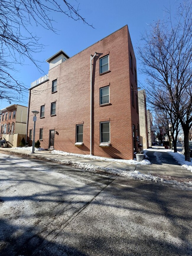 Building Photo - Charming 3-Bedroom Home with Modern Featur...