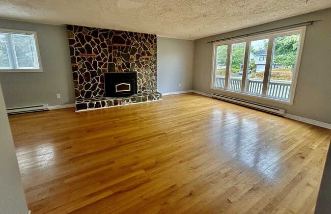 Building Photo - 121 Canada Dr