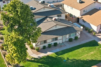 Building Photo - 860 E Brown Rd