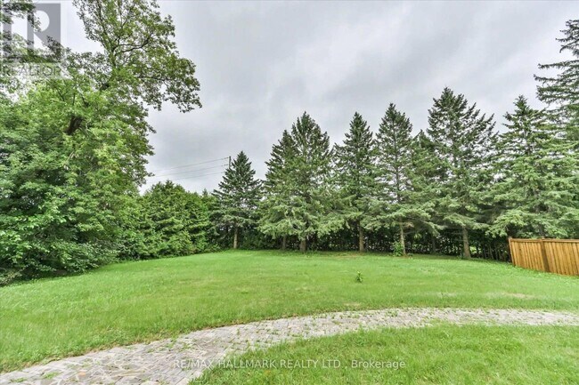 Photo du bâtiment - 13918 Leslie St