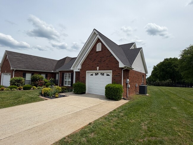 Building Photo - 1702 Thomas Ct