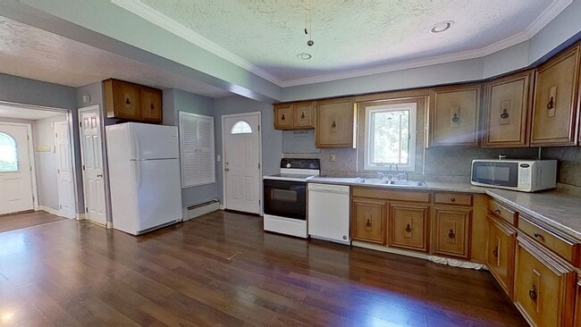 Building Photo - 2 Story Semi-Detached
