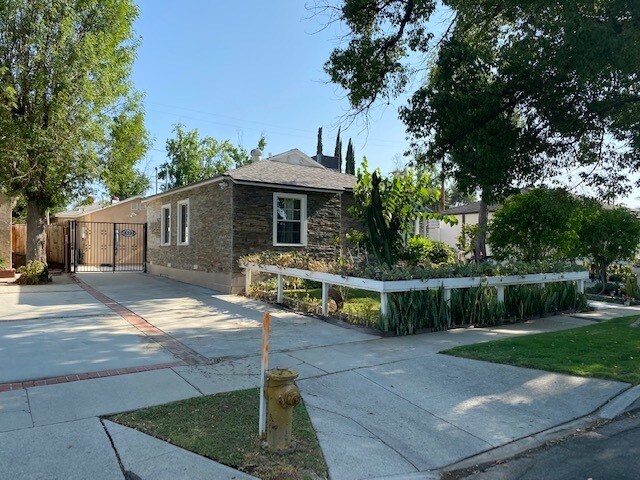 Primary Photo - 18400 Jovan St