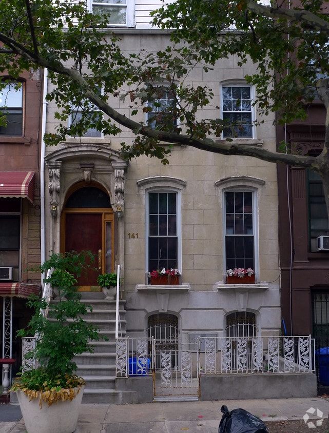 Foto del edificio - 141 Lefferts Pl