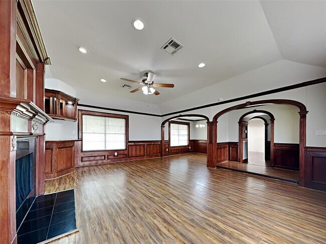 Foto del edificio - 6031 Crooked Post Rd