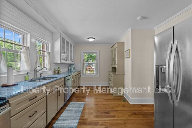 Foto del edificio - 619 Sunset Dr