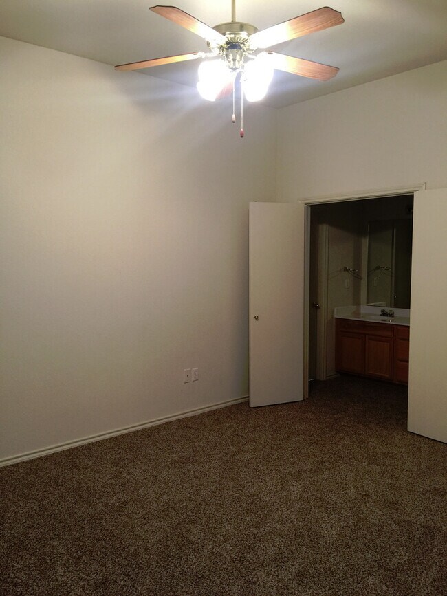 Building Photo - Duplex