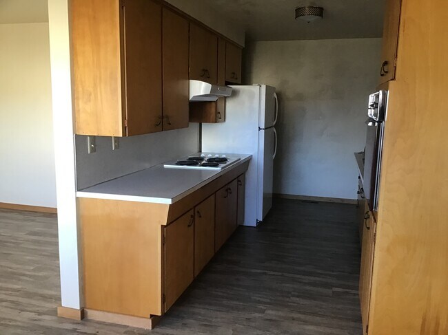 Building Photo - 710 Miller Ave