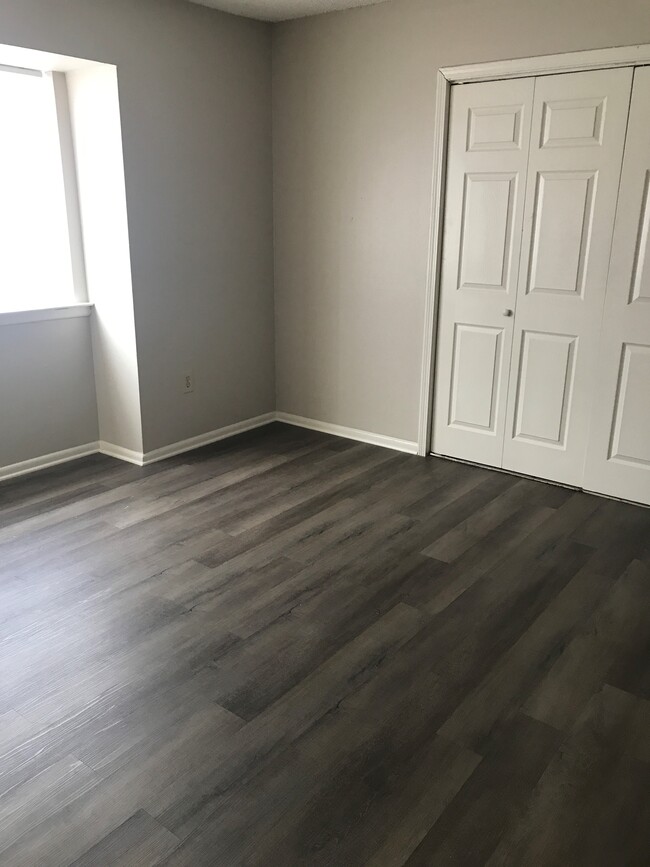 Building Photo - 8911 GSRI Ave