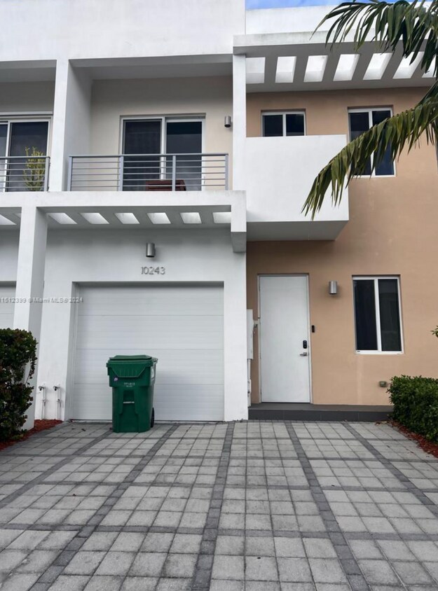 Foto principal - 10243 NW 72nd St