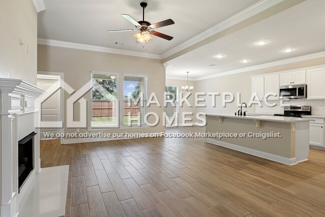 Building Photo - 462 Lake Breeze Dr