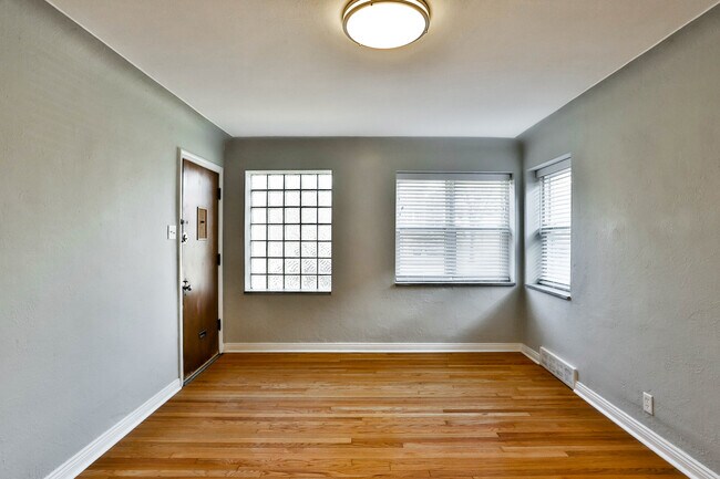 Foto del edificio - 5066 Oleatha Ave