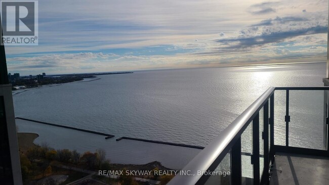 Photo du bâtiment - 1928-1928 Lake Shore Blvd W