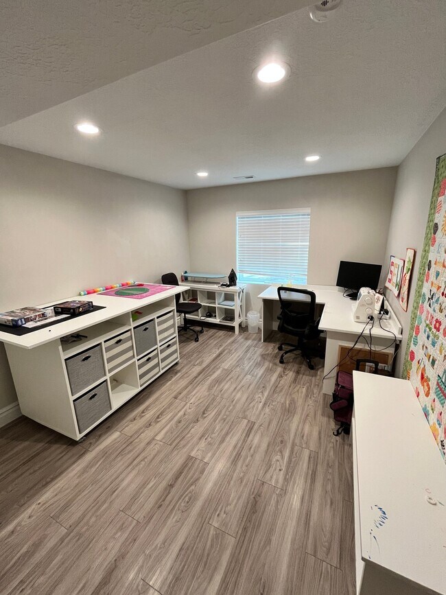 Building Photo - 10979 Cascabel Dr