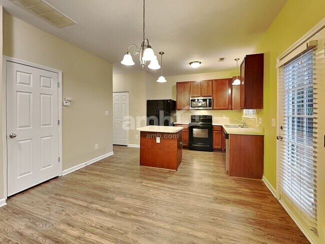 Foto del edificio - 906 Reedy Way