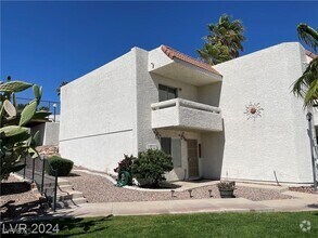 Building Photo - 687 Marina Dr
